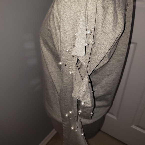 Gray Cut Out Sleeve Shirt/ Pearls and Studs - Picture 2 of 7